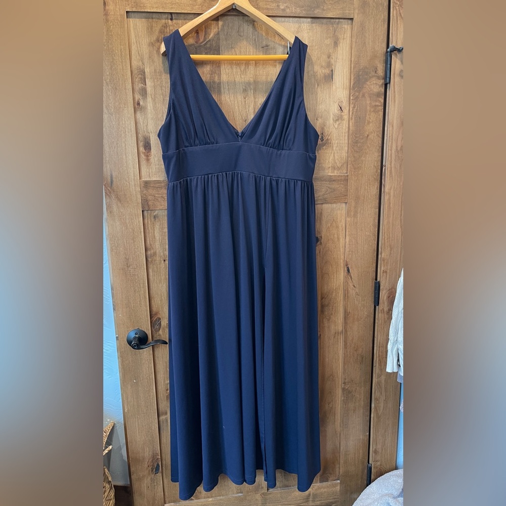 Ever Pretty Plus Size mV-Neck Empire Waist Floor-Length Evening Dress Size 24